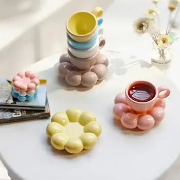 1 Takım Yararlı Pürüzsüz Yüzey Dollhouse Bardak 3D Şekli Fotoğraf Prop Minyatür Kahve çay bardağı Seti BJD Bebek Aksesuarları