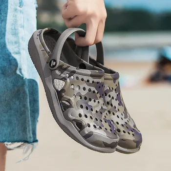 2022 Yeni Varış erkek Takunya Yaz Ayakkabı erkek terlikleri Nefes kaymaz Katır Erkek bahçe ayakkabısı Rahat plaj sandaletleri