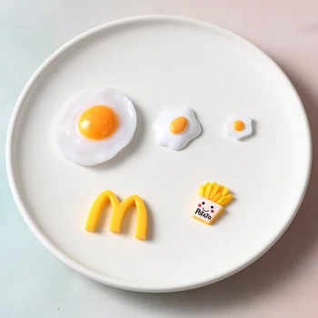 5 Adet Kızarmış Yumurta ve Cips Minyatür Ürünler Reçine Modeli Peluş Bebek Aksesuarları Dollhouse Dekorasyon telefon kılıfı El Yapımı DIY Oyuncaklar