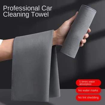 Arabadaki araba mendillerini temizlemek için özel havlu, saç dökülmemeli veya araba camında iz bırakmamalıdır. emici bez, geyik olmayan