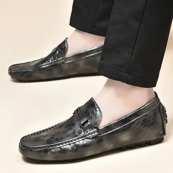 Italyan Lüks erkek Hakiki Deri İnek Derisi Loafer'lar Erkekler Moccasins Rahat kaymaz erkek ayakkabıları Yaz Moda Yumuşak sürüş ayakkabısı