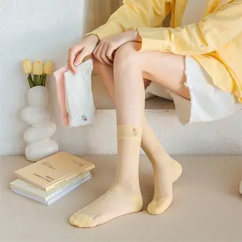 Kadın Moda Çiçek Nakış Örgü Çorap Kız Yaz Yumuşak Sevimli Orta Tüp Çorap İnce Nefes Çorap Kadın Çorap